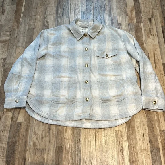 American Eagle Shacket - Picture 2 of 7